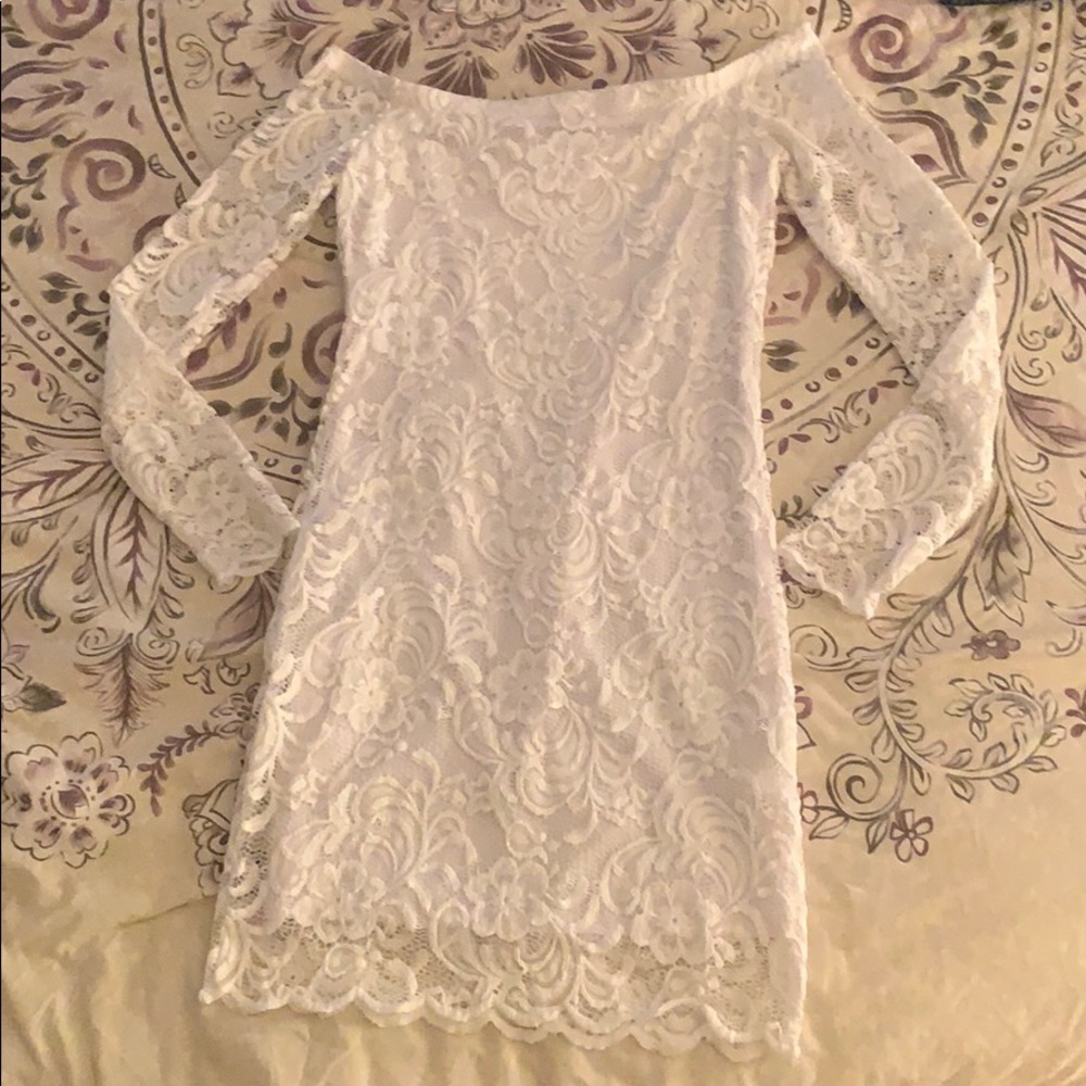 Sleeveless, small white dress